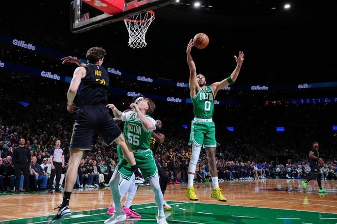 凯尔特人双杀勇士双探花轰20+ 波尔津吉斯获主场