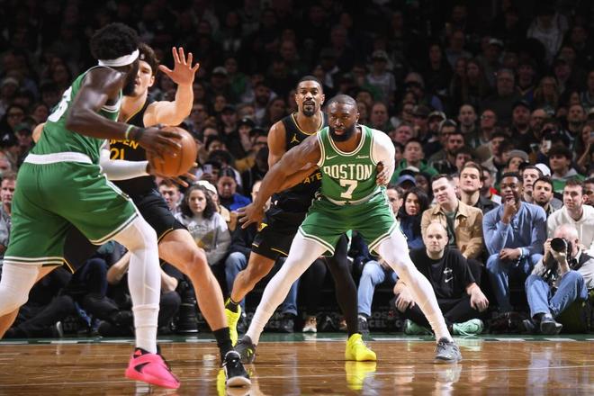 凯尔特人双杀勇士双探花轰20+ 波尔津吉斯获主场