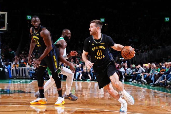 凯尔特人双杀勇士双探花轰20+ 波尔津吉斯获主场