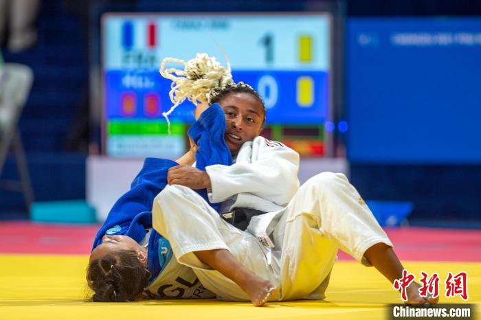 成都大运会柔道赛场日本队强势揽4金 中国选手颜