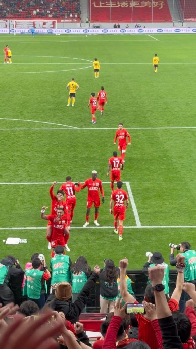 武磊双响助海港大胜青岛西海岸 成都蓉城罗慕洛