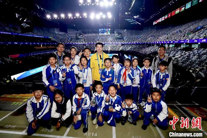 百名师生走进亚洲杯第二课堂在赛事现场汲取体