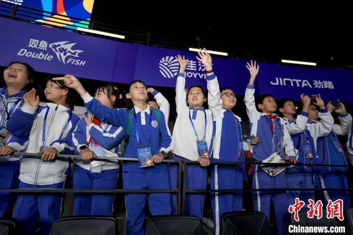 百名师生走进亚洲杯第二课堂在赛事现场汲取体