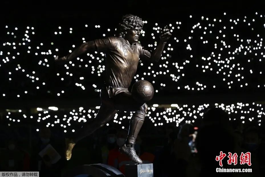 那不勒斯时隔33年重夺意甲冠军 马拉多纳精神延