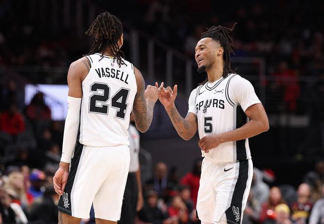 掘金18分大逆转开拓者豪取9连胜，马刺60胜创队史