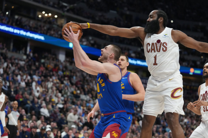 哈登加盟骑士迎战猛龙 防守短板成关键胜负手