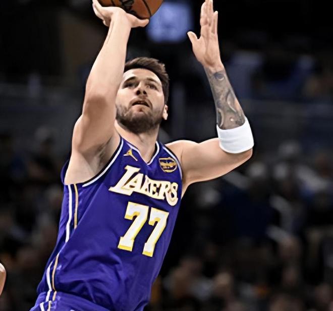 雷霆12连胜终结负凯尔特人 马刺大胜灰熊稳居西