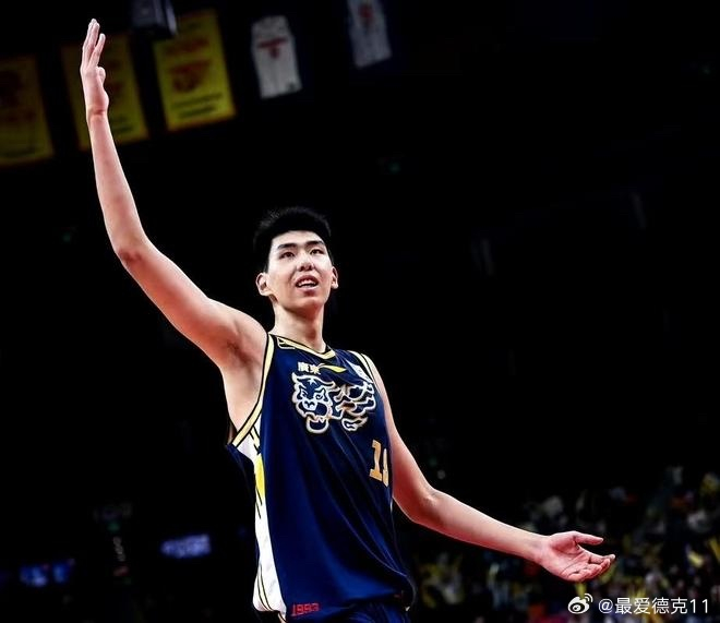 徐昕获CBA最快进步球员 NBA试训邀约开启新阶段